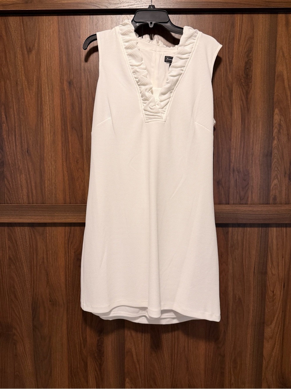 NWT Jessica Howard White Ruffle V-Neck Sleeveless Shift Dress, Size 16